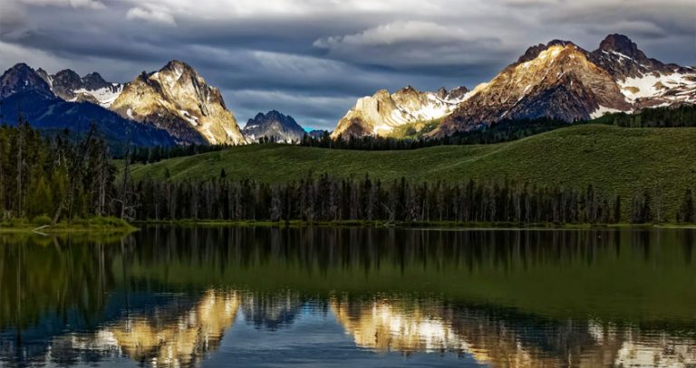 10 Beautiful Lakes in Idaho to Check Out - Scenic States