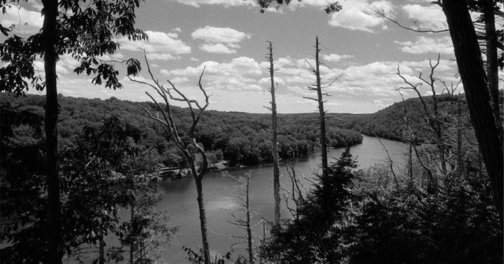 largest lake in CT 