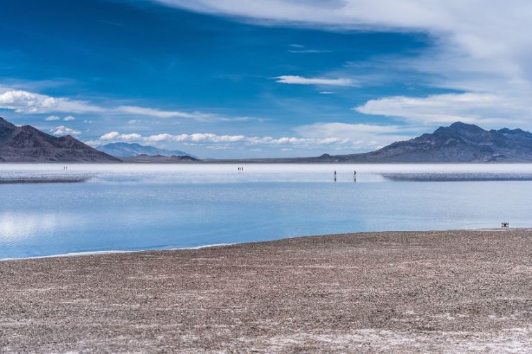 How To Best Explore The Bonneville Salt Flats Scenic States