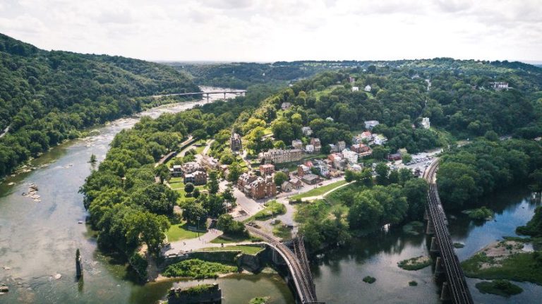 5 Outstanding Wineries Near Harpers Ferry - Scenic States