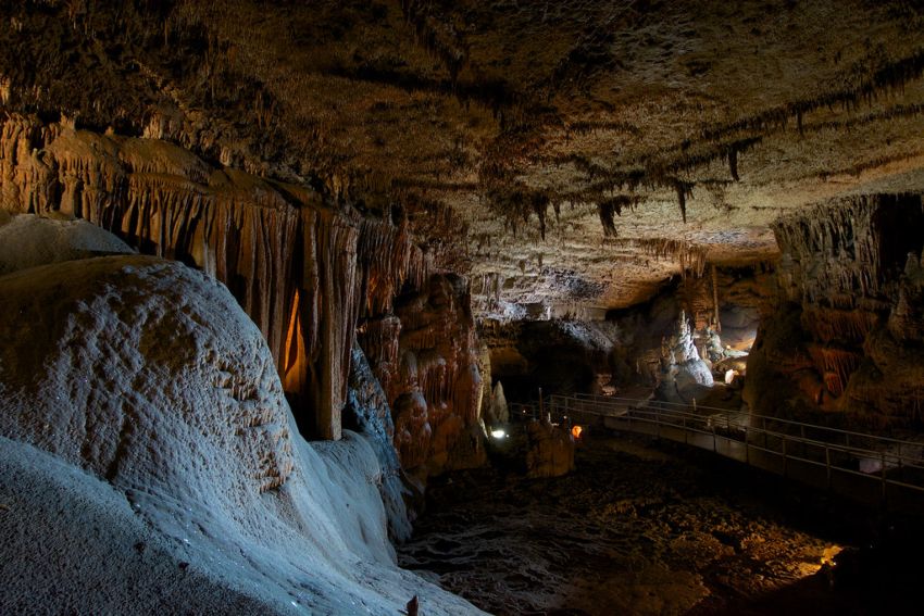 caves in arkansas 