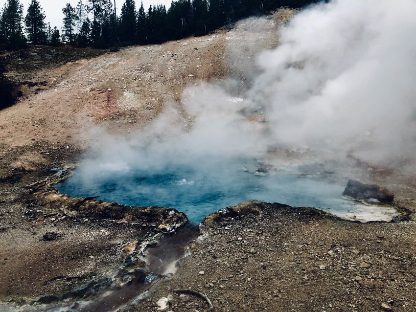 artist paint pots yellowstone