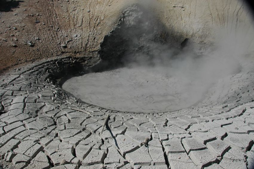 mud pots yellowstone (