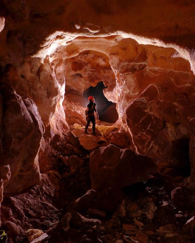 wind cave or jewel cave