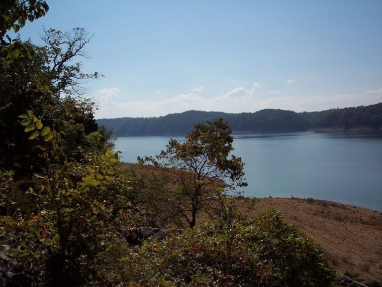 10 Scenic Lakes in Kentucky with Hiking & Boating Scenic States