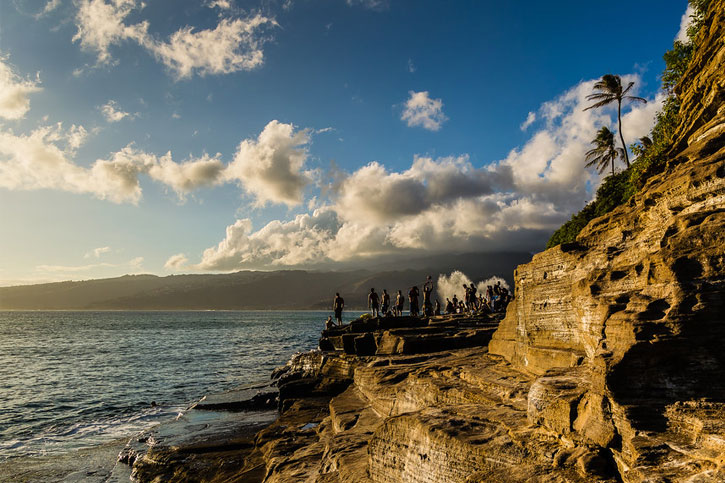 China Walls Cliff Jumping Oahu