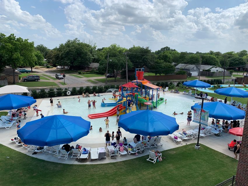 Dallas area water parks 