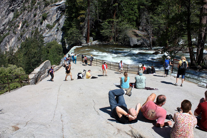 easy waterfall hikes in Yosemite