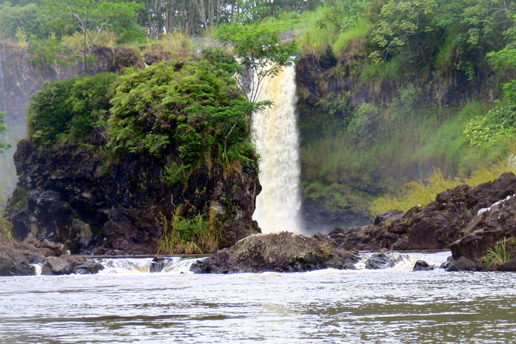 Pe’epe’e Hilo Waterfalls