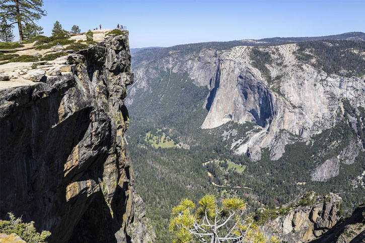 Best easy hikes in Yosemite