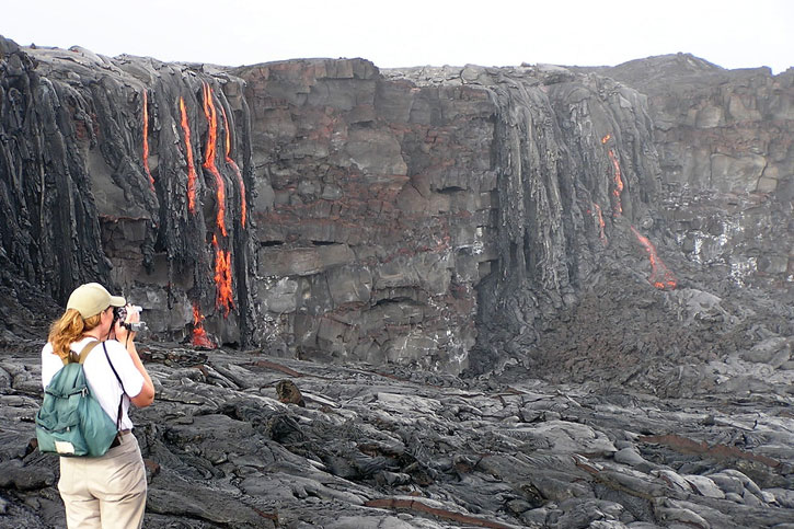 visiting volcanoes in hawaii