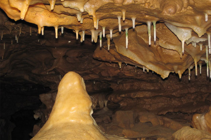 cave tours wi