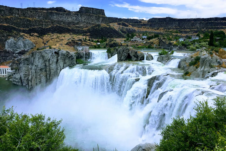 most beautiful states with massive waterfalls